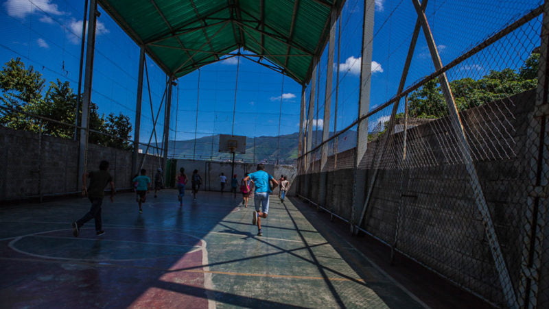 Las vacaciones de Ángel son en el colegio