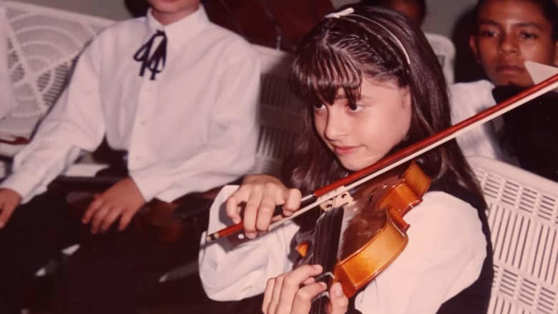 Carmen Zambrano, violinista venezolana en su infancia
